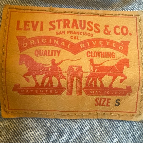 Levi's Distressed Light Blue Denim Jacket - Picture 6 of 9